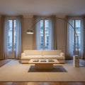 Lampadaire Canopée en marbre blanc et chrome, allumé au-dessus d'un canapé dans un salon parisien