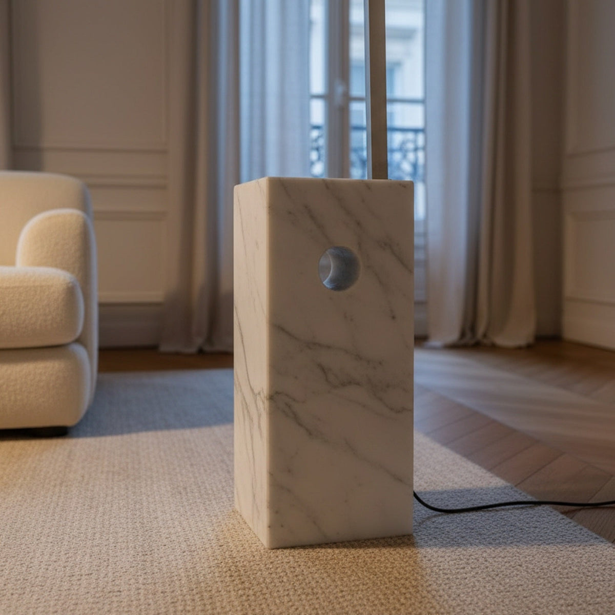 Socle en marbre blanc véritable du Lampadaire Canopée et son trou de portage