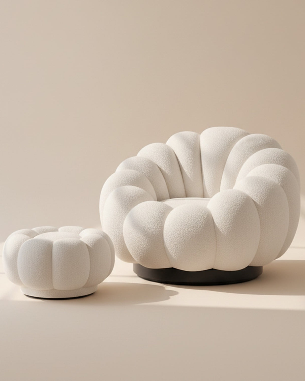Fauteuil coquillage bouclette avec son pouf rond assorti à pétales